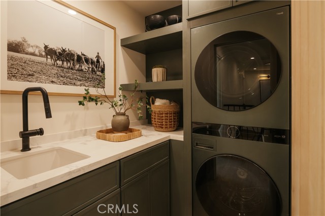 Detail Gallery Image 26 of 37 For 5557 Franrivers Ave, Woodland Hills,  CA 91367 - 4 Beds | 2/1 Baths