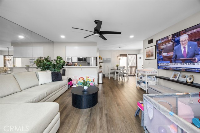 Detail Gallery Image 5 of 29 For 3050 S Bristol, Santa Ana,  CA 92704 - 1 Beds | 1 Baths