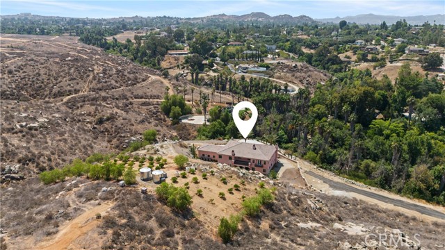 17190 Small Canyon Lane, Riverside CA: https://media.crmls.org/medias/2cbdf1b7-8f93-4b42-be01-3b06e132ba5f.jpg