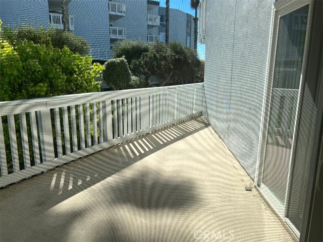 620 The Village, Redondo Beach, California 90277, 1 Bedroom Bedrooms, ,1 BathroomBathrooms,Residential,Sold,The Village,SB22033016