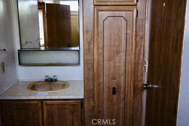 https://media.crmls.org/medias/2cbea8b6-5648-4a03-9242-11271d8c2c0a.jpg?preset=X-Large