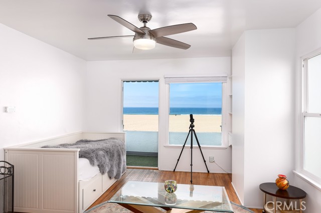 Detail Gallery Image 3 of 13 For 530 the Strand, Hermosa Beach,  CA 90254 - 1 Beds | 1 Baths