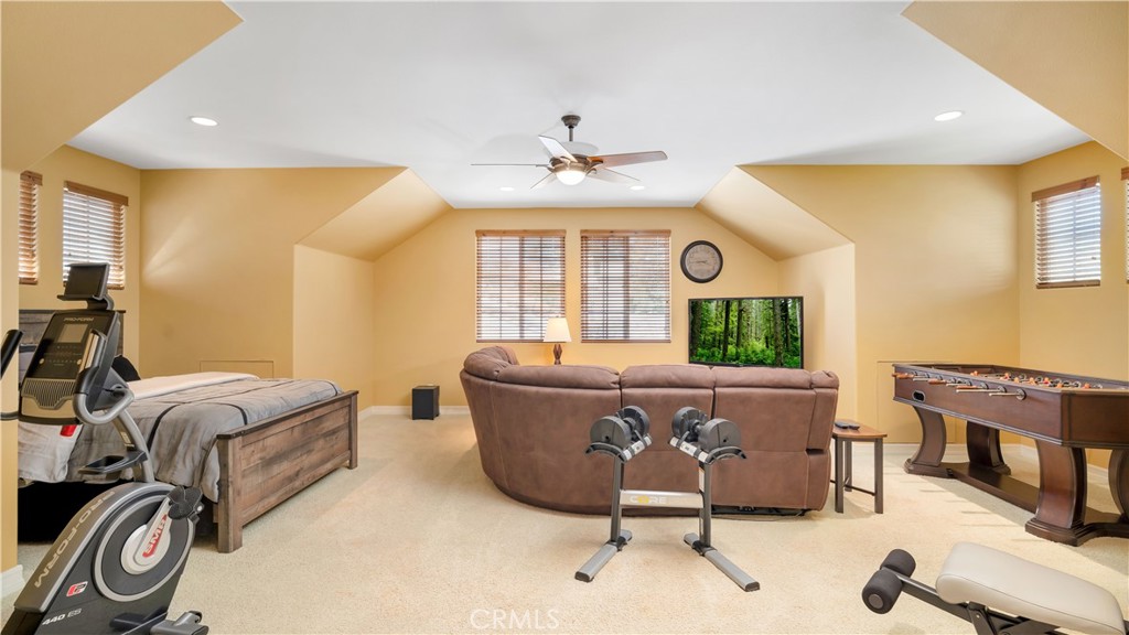 https://media.crmls.org/medias/2cbfedee-9b74-4357-b309-b29191f93f5f.jpg?preset=X-Large