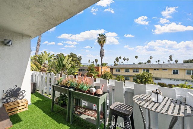 Detail Gallery Image 2 of 41 For 4065 Ursula #6,  Los Angeles,  CA 90008 - 2 Beds | 1 Baths