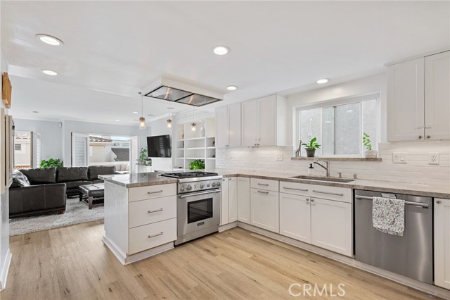 202 Lucia Avenue, Redondo Beach, California 90277, 5 Bedrooms Bedrooms, ,3 BathroomsBathrooms,Residential,Sold,Lucia,SB21191520