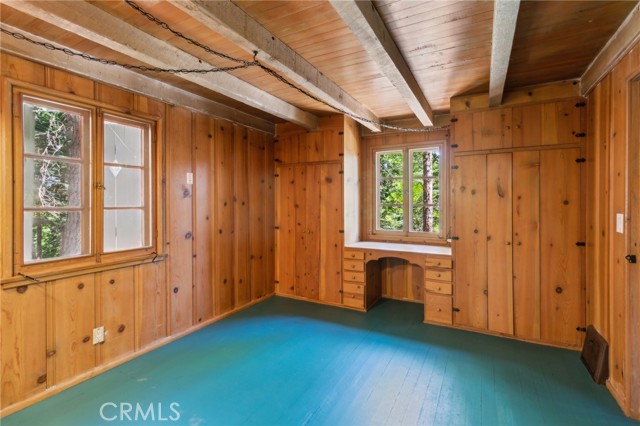 129 B Lane, Lake Arrowhead CA: https://media.crmls.org/medias/2cc0e820-8b9f-4d39-9642-b9d502829a0e.jpg