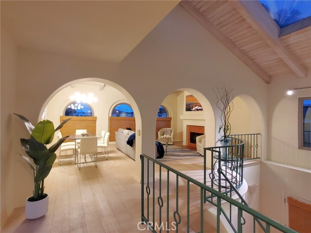 Detail Gallery Image 14 of 41 For 117 S Prospect Ave #a, Redondo Beach,  CA 90277 - 4 Beds | 2/1 Baths