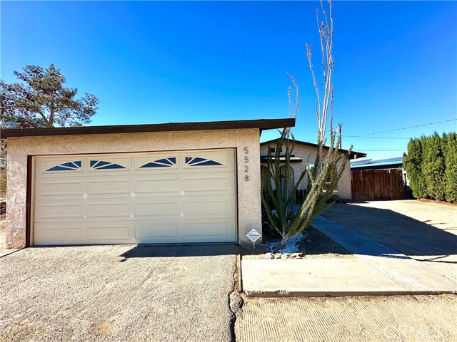 Detail Gallery Image 4 of 31 For 5528 Daisy, Twentynine Palms,  CA 92277 - 3 Beds | 2 Baths