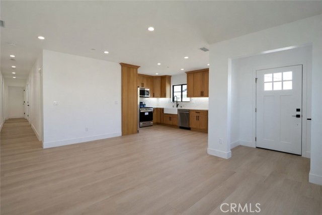 Detail Gallery Image 4 of 52 For 1307 Greenwood Ave, Torrance,  CA 90503 - 6 Beds | 5/1 Baths