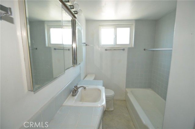 250 24th St, Hermosa Beach, California 90254, 3 Bedrooms Bedrooms, ,1 BathroomBathrooms,Residential,Sold,24th St,SB22037743