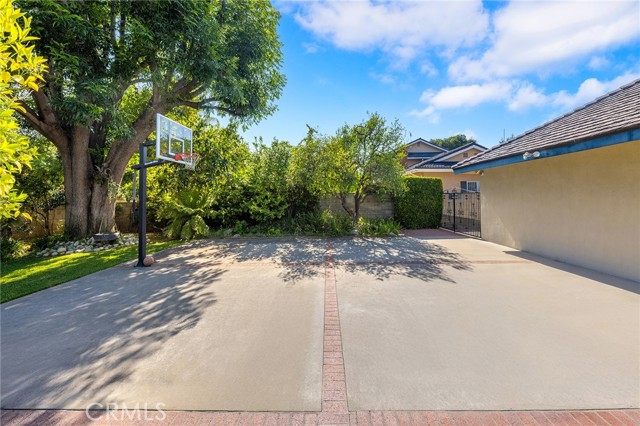 300 W Wistaria Avenue, Arcadia CA: https://media.crmls.org/medias/2cc45944-3ebd-4158-a29a-e8ba913a29a9.jpg