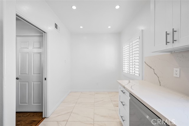 Detail Gallery Image 20 of 34 For 5145 Yarmouth Ave #15,  Encino,  CA 91316 - 2 Beds | 2/1 Baths