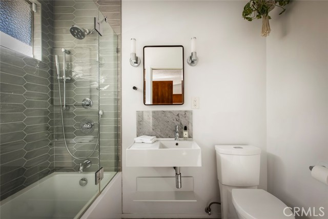 Detail Gallery Image 35 of 54 For 2820 E Chevy Chase Dr, Glendale,  CA 91206 - 2 Beds | 2 Baths