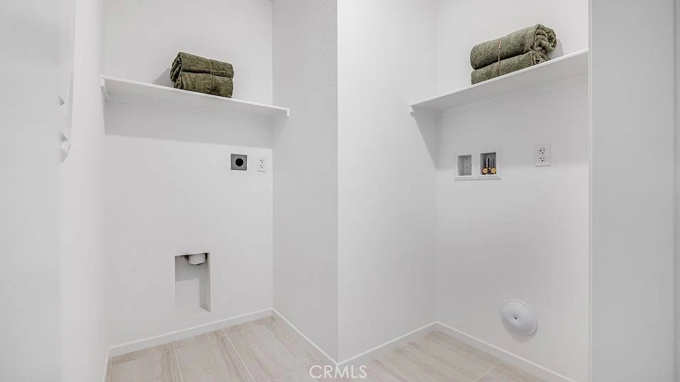 https://media.crmls.org/medias/2cc7c718-cdf7-4367-bc53-09908b07be23.jpg?preset=X-Large
