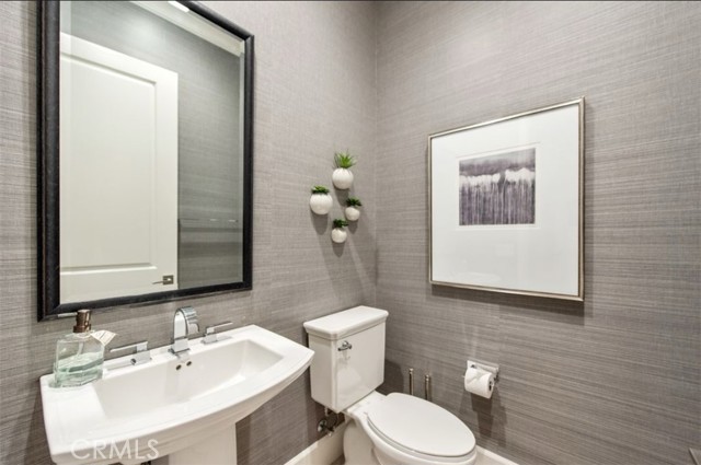 Detail Gallery Image 5 of 22 For 117 Frontier, Irvine,  CA 92620 - 4 Beds | 4/1 Baths