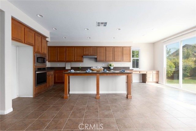 30315 Laruns Street, Murrieta CA: https://media.crmls.org/medias/2cc84b0e-e75e-4d71-b32f-97f3153ddd69.jpg