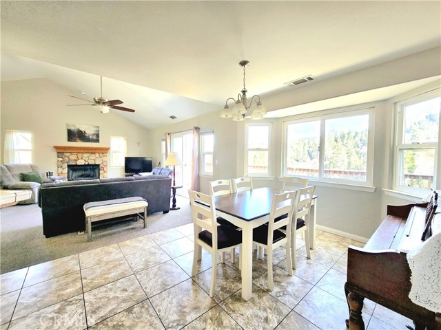 Detail Gallery Image 5 of 28 For 22337 Briarwood, Crestline,  CA 92325 - 4 Beds | 2/1 Baths