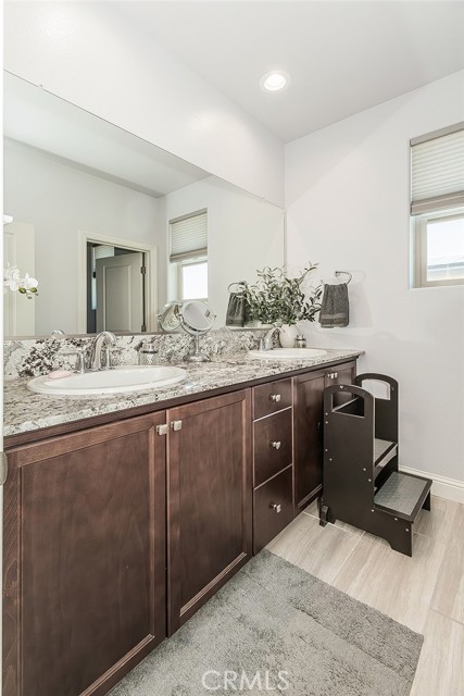 Image 45 of 75 For 877 Treasure Hills