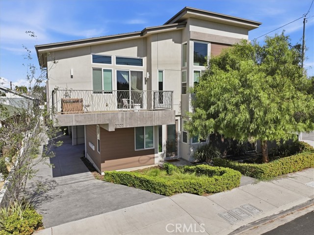 2707 Rockefeller Lane, C