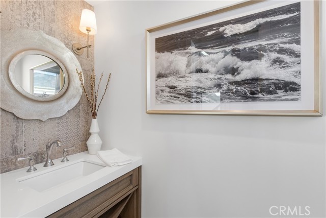 603 1/2 Marguerite Avenue, Corona del Mar CA: https://media.crmls.org/medias/2cc9e06e-2785-45c7-bab0-ccec04ba3724.jpg