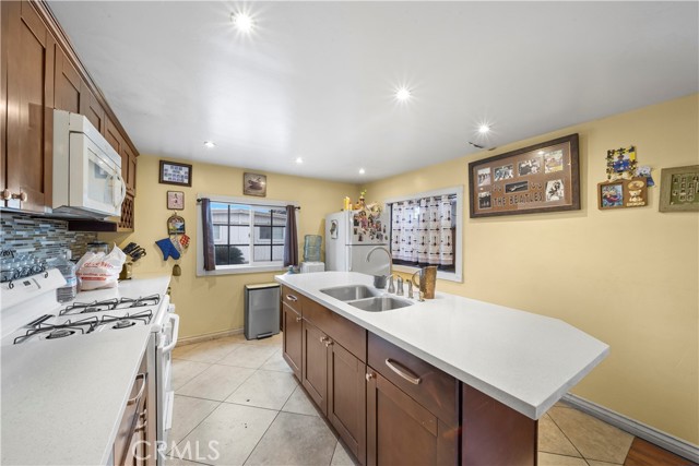 17333 Valley Boulevard, Fontana CA: https://media.crmls.org/medias/2cca4785-00c9-4b02-acb0-8a677a2b6aa7.jpg