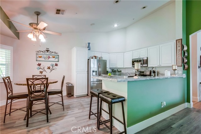 11327 La Brisa Circle, Fontana CA: https://media.crmls.org/medias/2ccb2964-5666-4a75-88d0-949a1c74bc0c.jpg