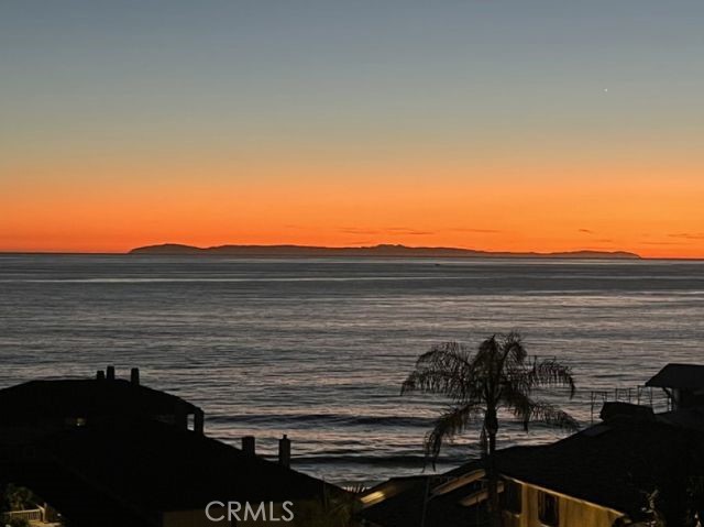 https://media.crmls.org/medias/2ccb5660-fc00-42f6-a340-8a4f9ca73172.jpg?preset=X-Large