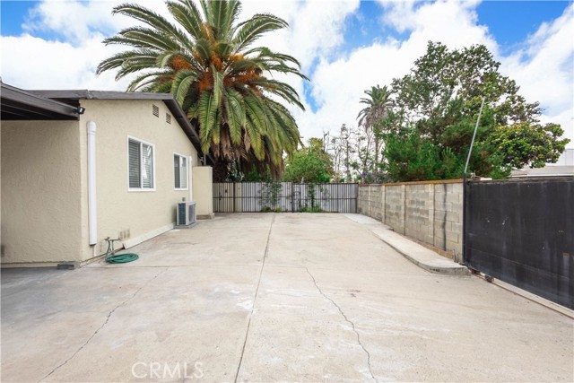 3720 S St Andrews Place, Los Angeles CA: https://media.crmls.org/medias/2ccc23ad-aa4e-48fc-9c1f-89c082110c23.jpg