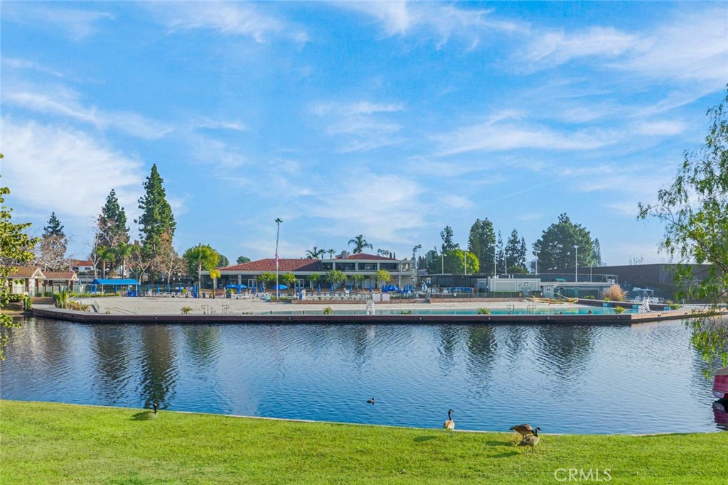 https://media.crmls.org/medias/2ccc521b-d37a-45b0-b218-711398f919b2.jpg?preset=X-Large