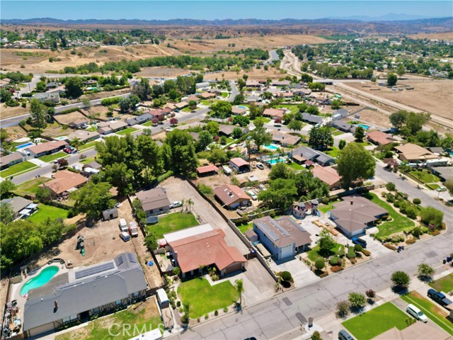 33127 Camelot Drive, Yucaipa CA: https://media.crmls.org/medias/2ccc52f4-4291-49e7-bb46-5f4ea694e32a.jpg