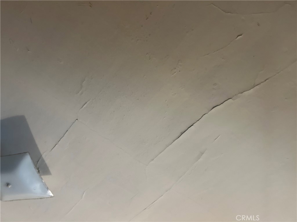 https://media.crmls.org/medias/2ccc65c9-5098-474e-bf4e-ec3131e7311c.jpg?preset=X-Large