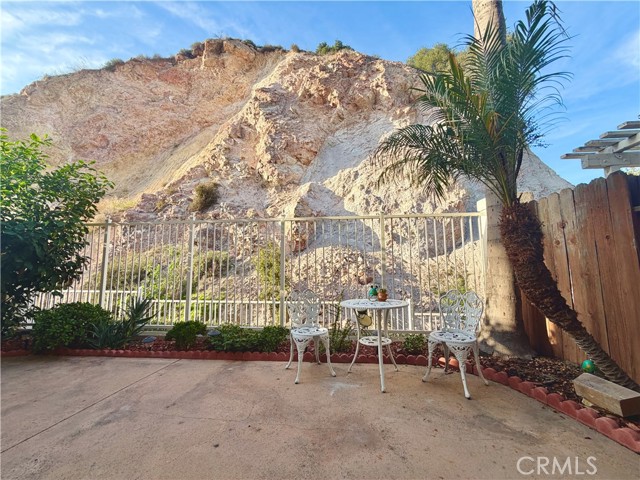 Detail Gallery Image 13 of 15 For 309 via Moreno, Pomona,  CA 91766 - 2 Beds | 3 Baths