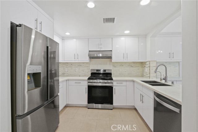 1598 Long Beach Boulevard, Long Beach CA: https://media.crmls.org/medias/2ccc98de-fd20-4f1c-944b-ab28ac70c819.jpg