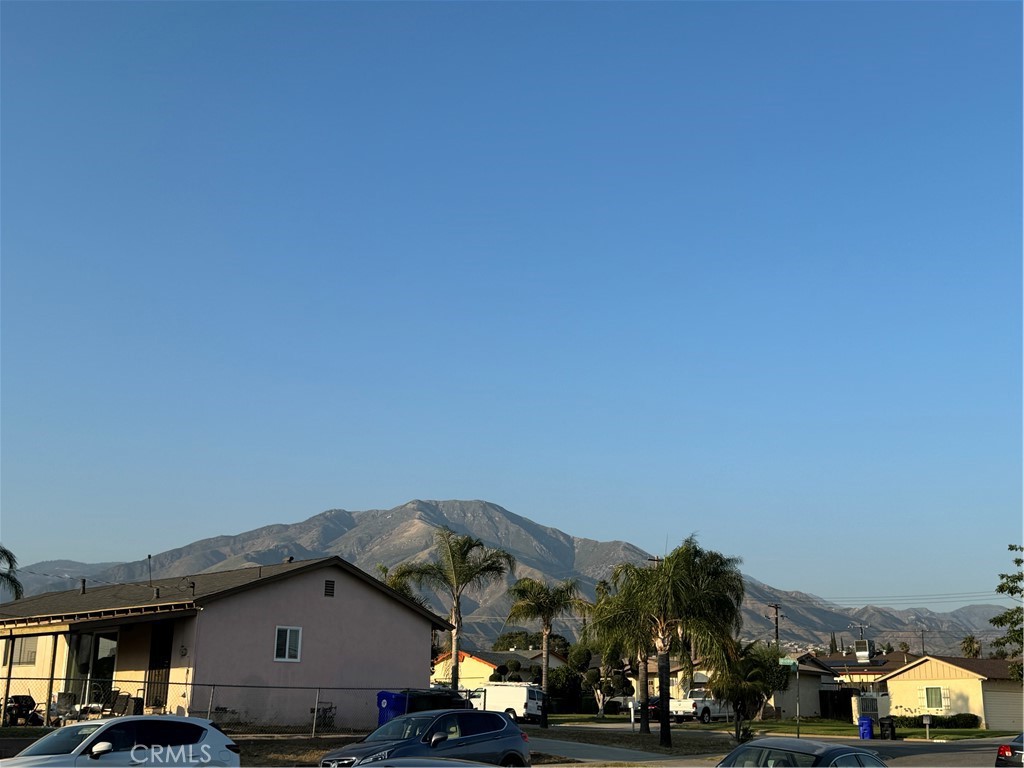 https://media.crmls.org/medias/2ccc9f88-ab5f-421b-9788-9bae56264105.jpg?preset=X-Large