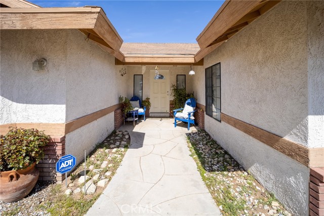 Detail Gallery Image 3 of 22 For 13102 El Rio Rd, Victorville,  CA 92392 - 3 Beds | 2 Baths