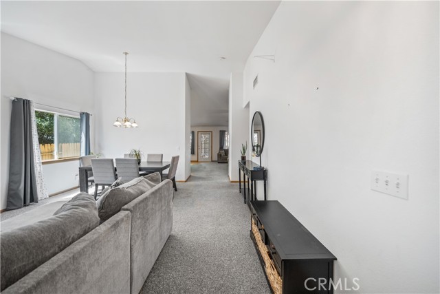 12994 High Vista st, Victorville CA: https://media.crmls.org/medias/2ccd4b74-1b1b-4df3-b6e5-348a751714d0.jpg