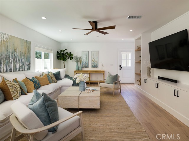 Great hardwood floors, ceiling fans & recessed lighting in the family room