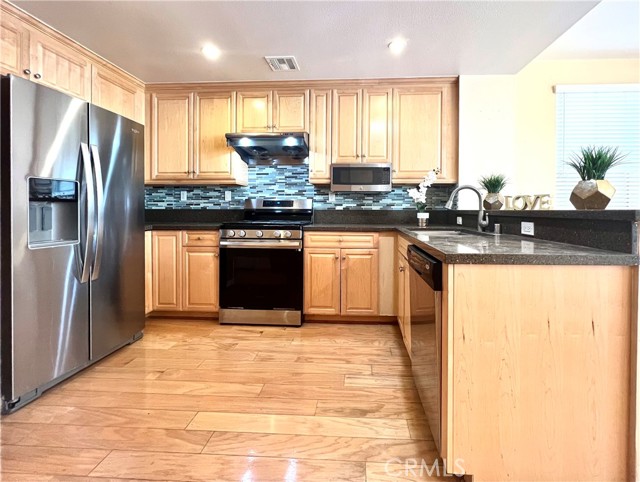 Detail Gallery Image 5 of 24 For 78 E Bay State St 1e,  Alhambra,  CA 91801 - 2 Beds | 2/1 Baths