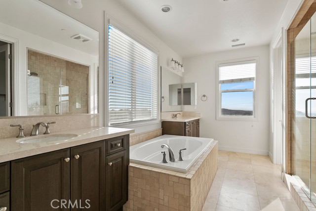 35 Manzanillo, Lake Forest CA: https://media.crmls.org/medias/2cce339b-6b96-4af5-8322-01d771013eec.jpg