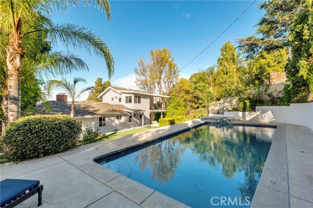 5187 Llano Drive, Woodland Hills CA: https://media.crmls.org/medias/2cce44c7-3608-4595-a4b8-95b009316b80.jpg
