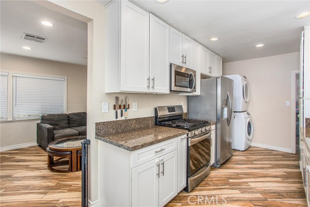 Detail Gallery Image 10 of 29 For 2215 Northbend St, Riverside,  CA 92501 - 3 Beds | 1 Baths