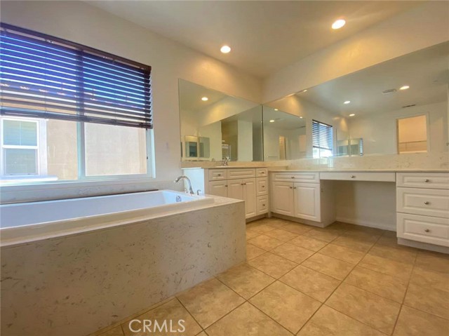 Detail Gallery Image 6 of 17 For 3031 E via Corvina, Ontario, Ontario,  CA 91764 - 4 Beds | 2/1 Baths