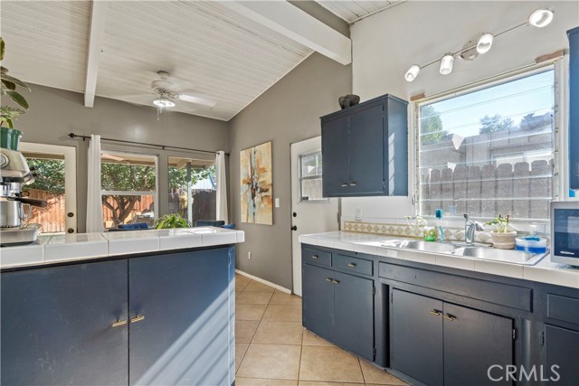 Detail Gallery Image 5 of 32 For 17751 Stagg St, Reseda,  CA 91335 - 3 Beds | 2 Baths