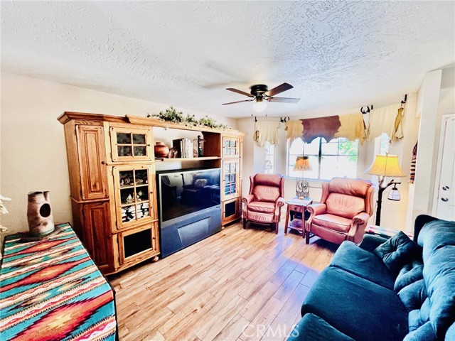24212 Kansa Road, Apple Valley CA: https://media.crmls.org/medias/2ccf6484-4772-4863-8e7e-c012382ff628.jpg