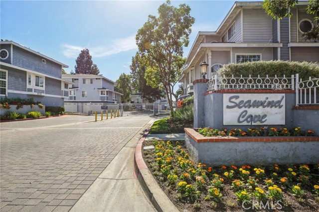 Detail Gallery Image 39 of 39 For 19130 Beachcrest Ln #E,  Huntington Beach,  CA 92646 - 3 Beds | 2/1 Baths