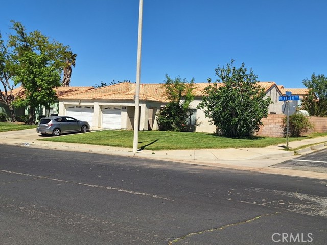Detail Gallery Image 1 of 18 For 12415 5th Ave, Victorville,  CA 92395 - 3 Beds | 2 Baths
