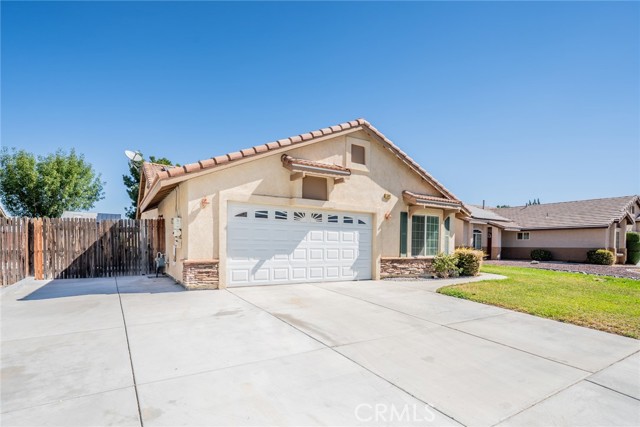 Detail Gallery Image 3 of 46 For 15982 Holly Brook Ln, Victorville,  CA 92395 - 4 Beds | 3 Baths