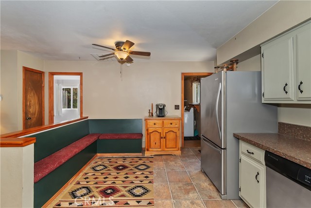 2208 Manzanita Lane, Big Bear City CA: https://media.crmls.org/medias/2cd1f6af-de0a-4e1f-b171-96ca627c5bcd.jpg
