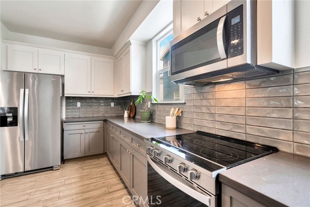 Detail Gallery Image 21 of 43 For 2132 Lacy Crossing Dr, Santa Ana,  CA 92701 - 4 Beds | 3/1 Baths