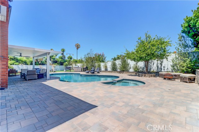 25701 Minoa Drive, Mission Viejo CA: https://media.crmls.org/medias/2cd27cd3-2ebc-43ef-874a-8ee6243ee838.jpg